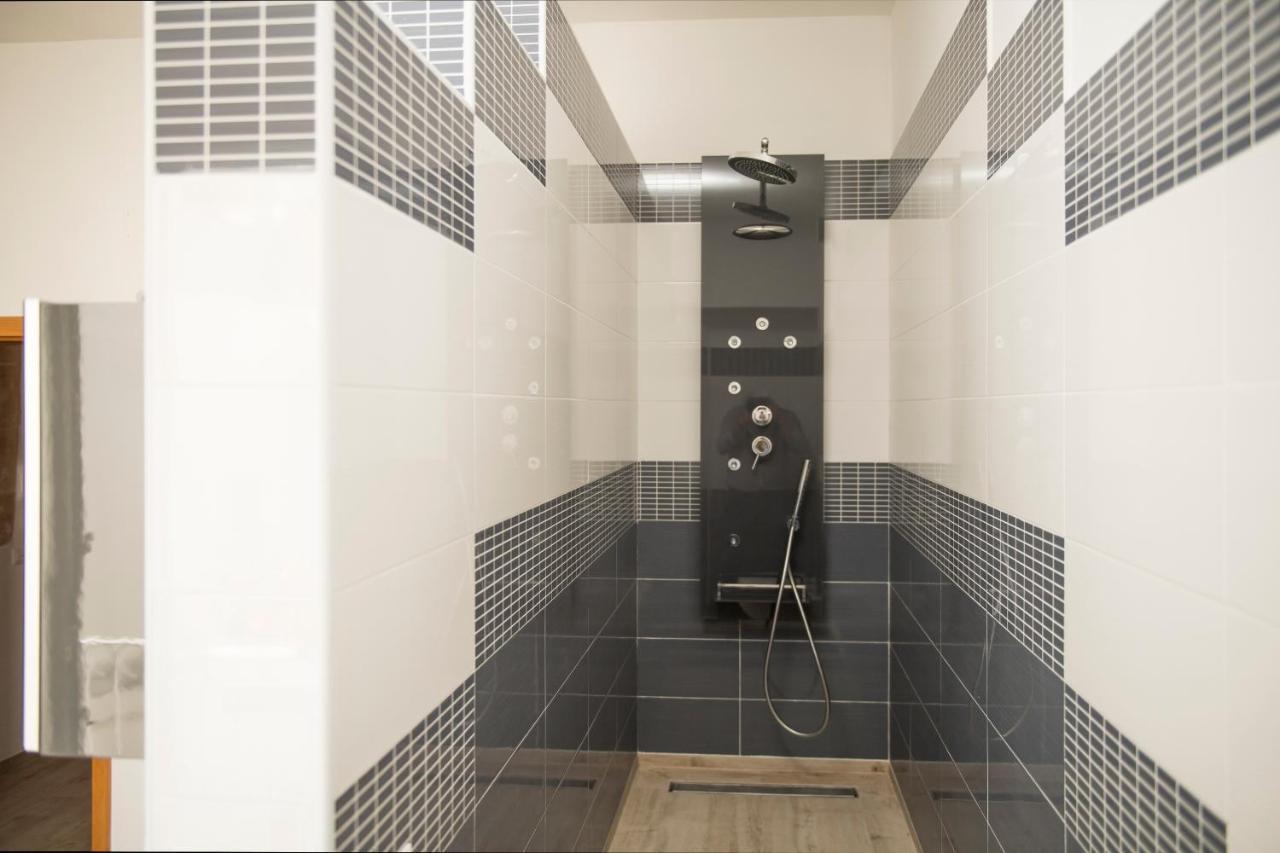 Palazzo Absolem Luxury Apartment Monopoli Bagian luar foto